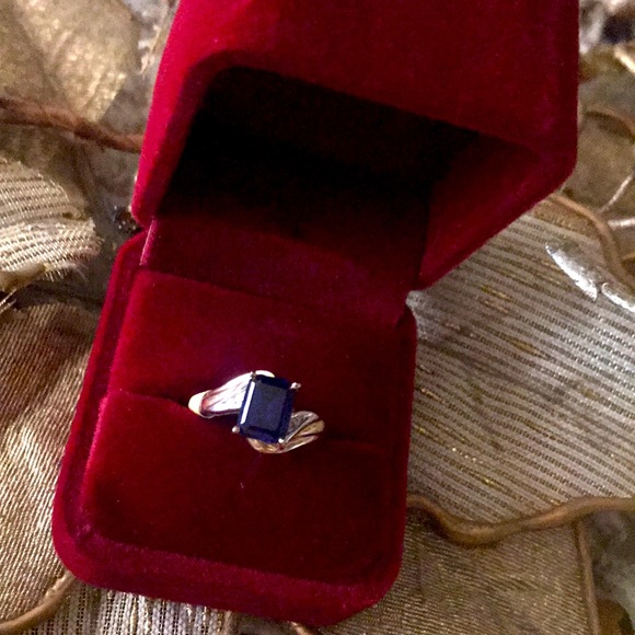 Blue Sapphire & Diamond Ring. - Picture 5 of 9